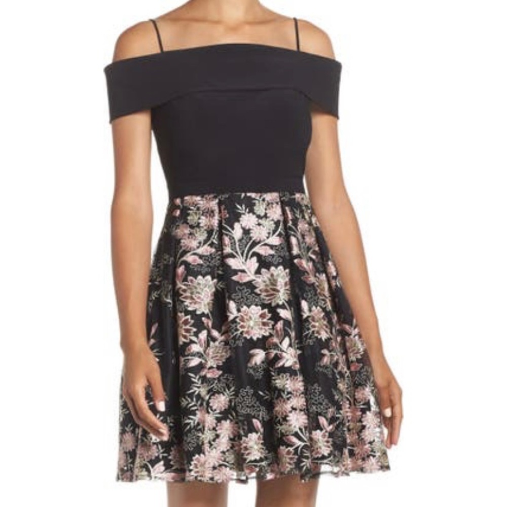 Morgan & Co. Fold-over Neckline Party, Prom, Homecoming Dress